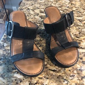Born sandals